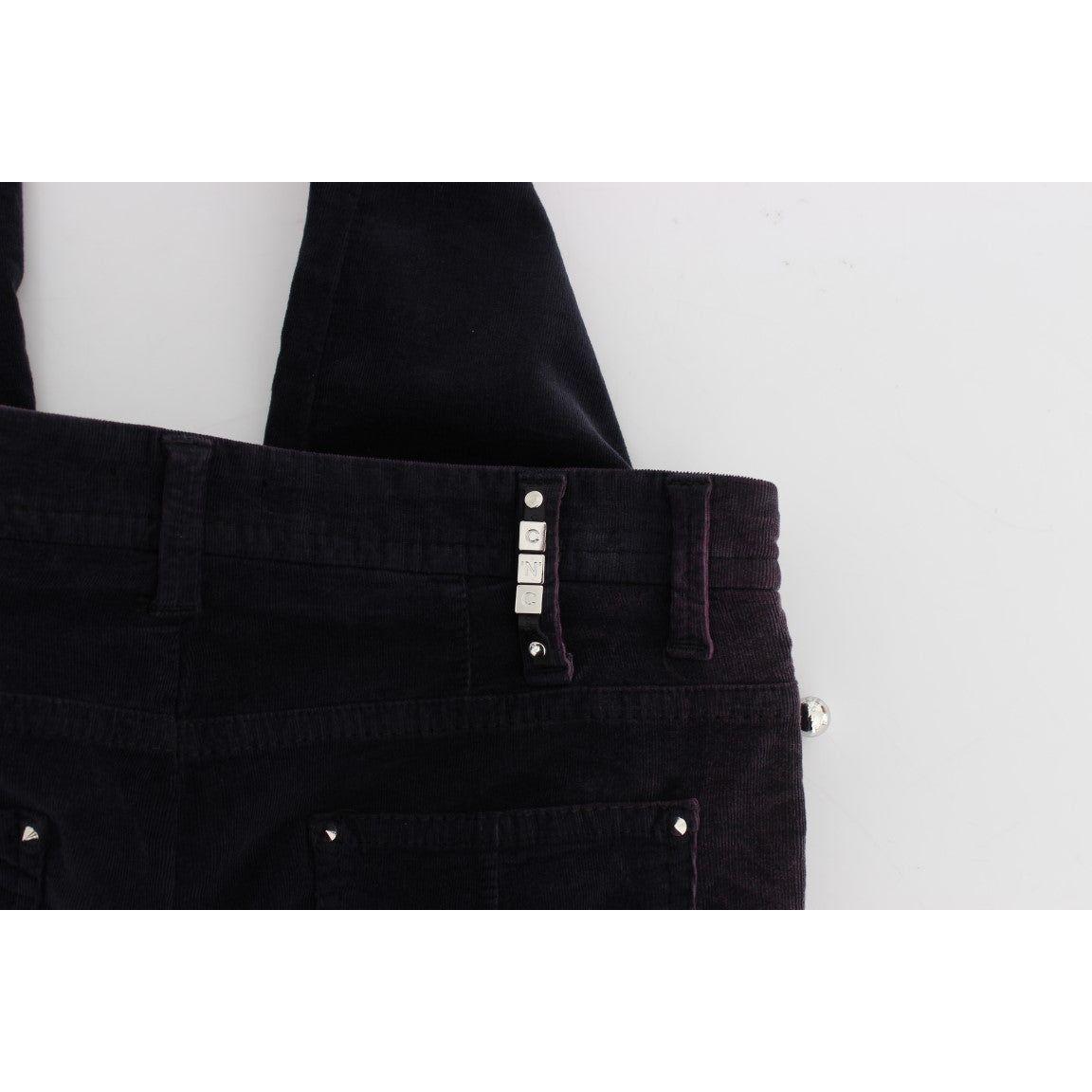 زي وطني أنيق من قماش مخملي مقصوص باللون الأرجواني