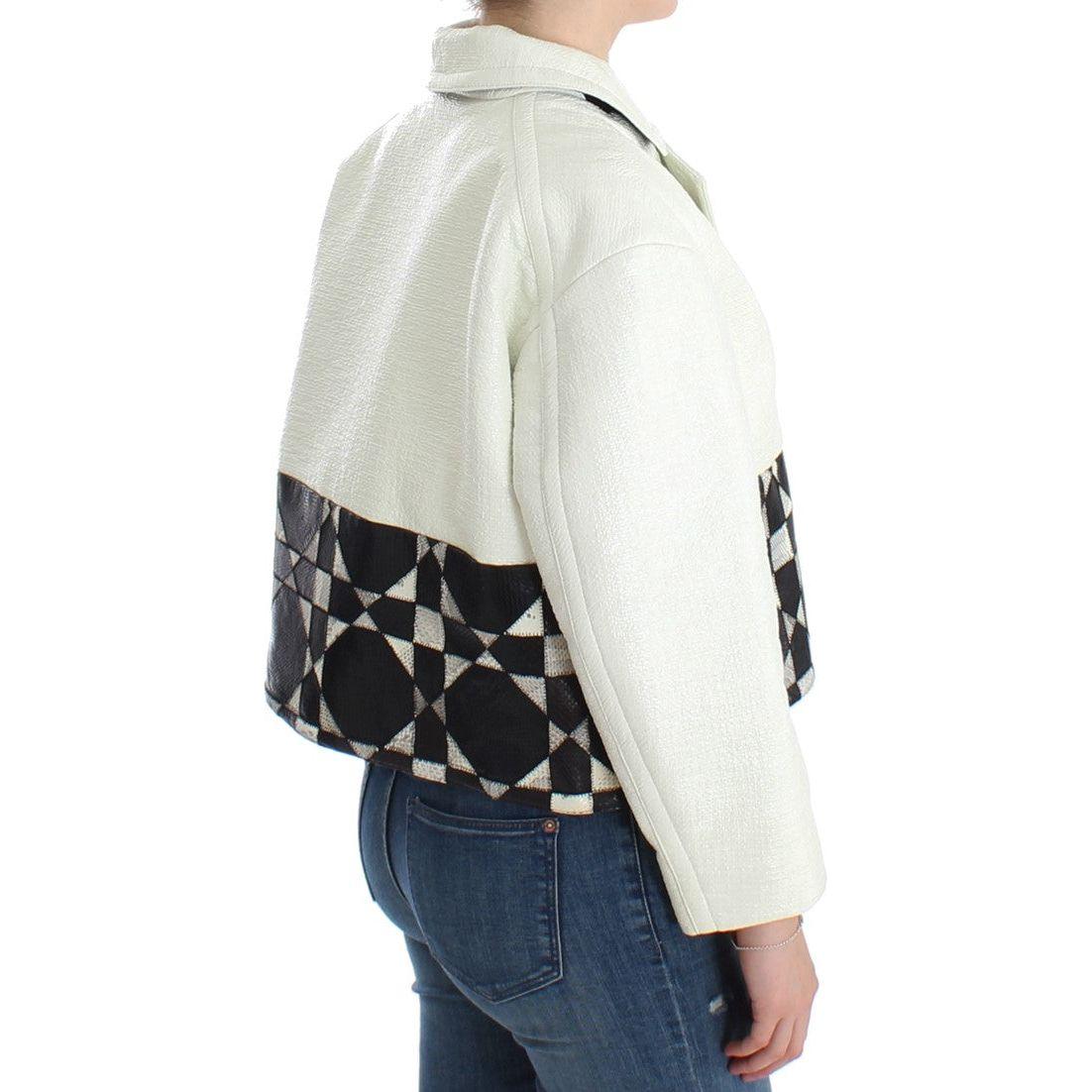 سترة جلدية حصرية باللونين الأبيض والأسود من أندريا بومبيليو