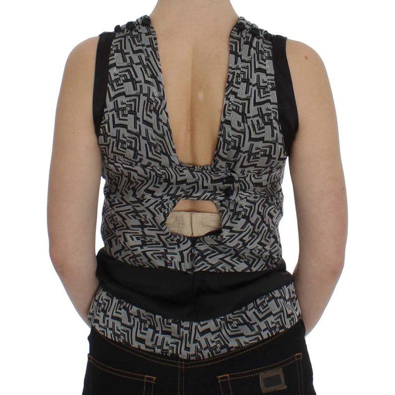 بلوزة أنيقة من الحرير من تصميم كارل لاغرفيلد مع تفاصيل الشعار