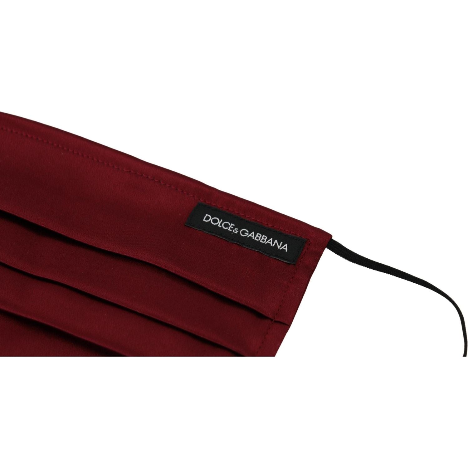 قناع الوجه الأنيق المصنوع من الحرير باللون العنابي من دولتشي آند غابانا