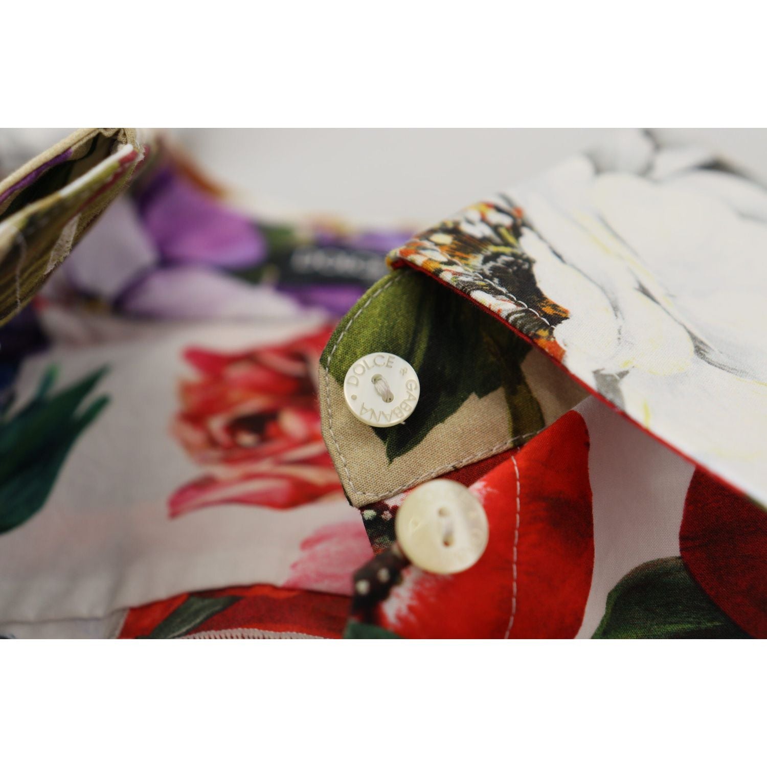 بلوزة دولتشي آند غابانا الأنيقة المصنوعة من القطن بأكمام طويلة ومزينة بالزهور