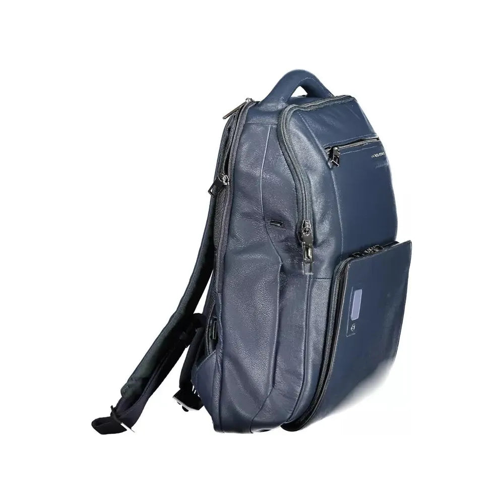 Front view with bag zipped and handles upright.