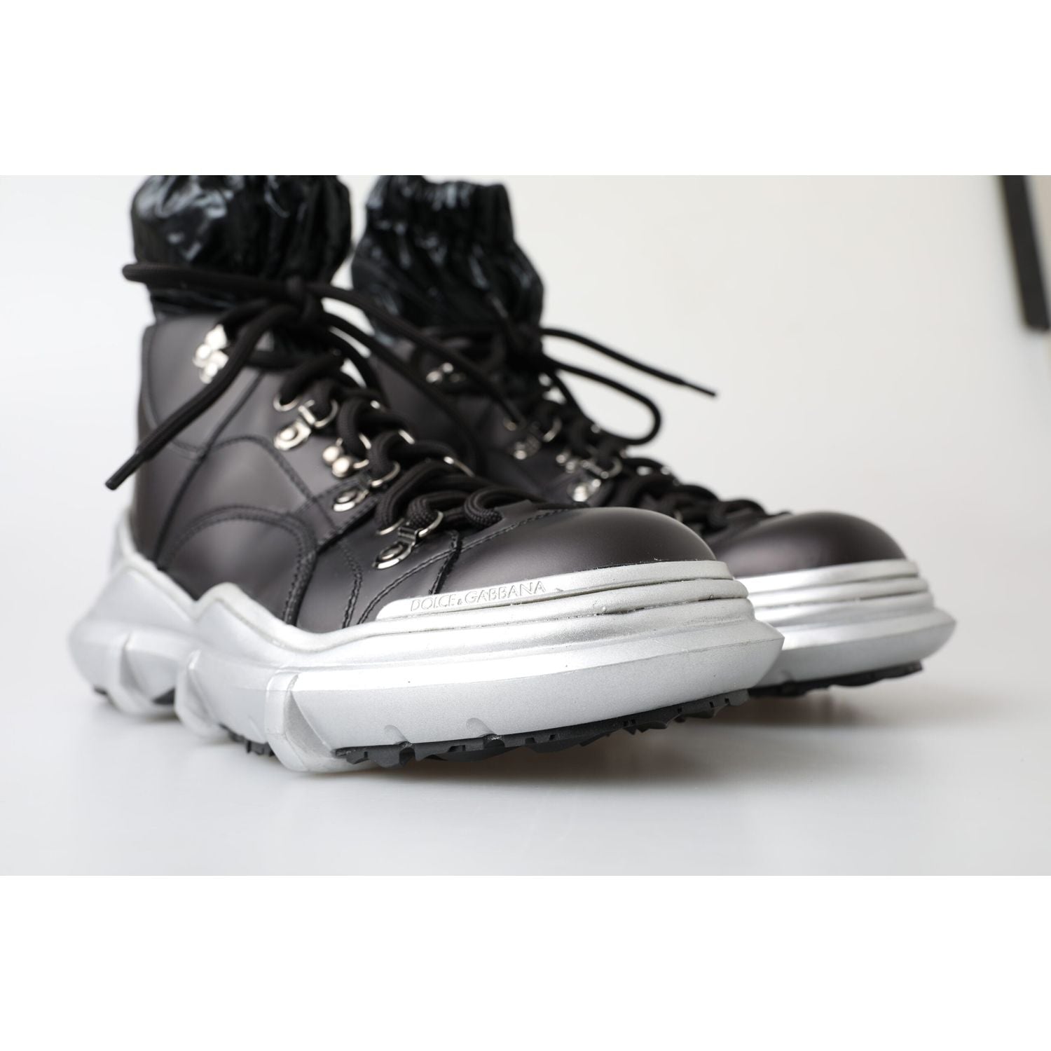 حذاء رياضي أسود عالي الرقبة من دولتشي آند غابانا