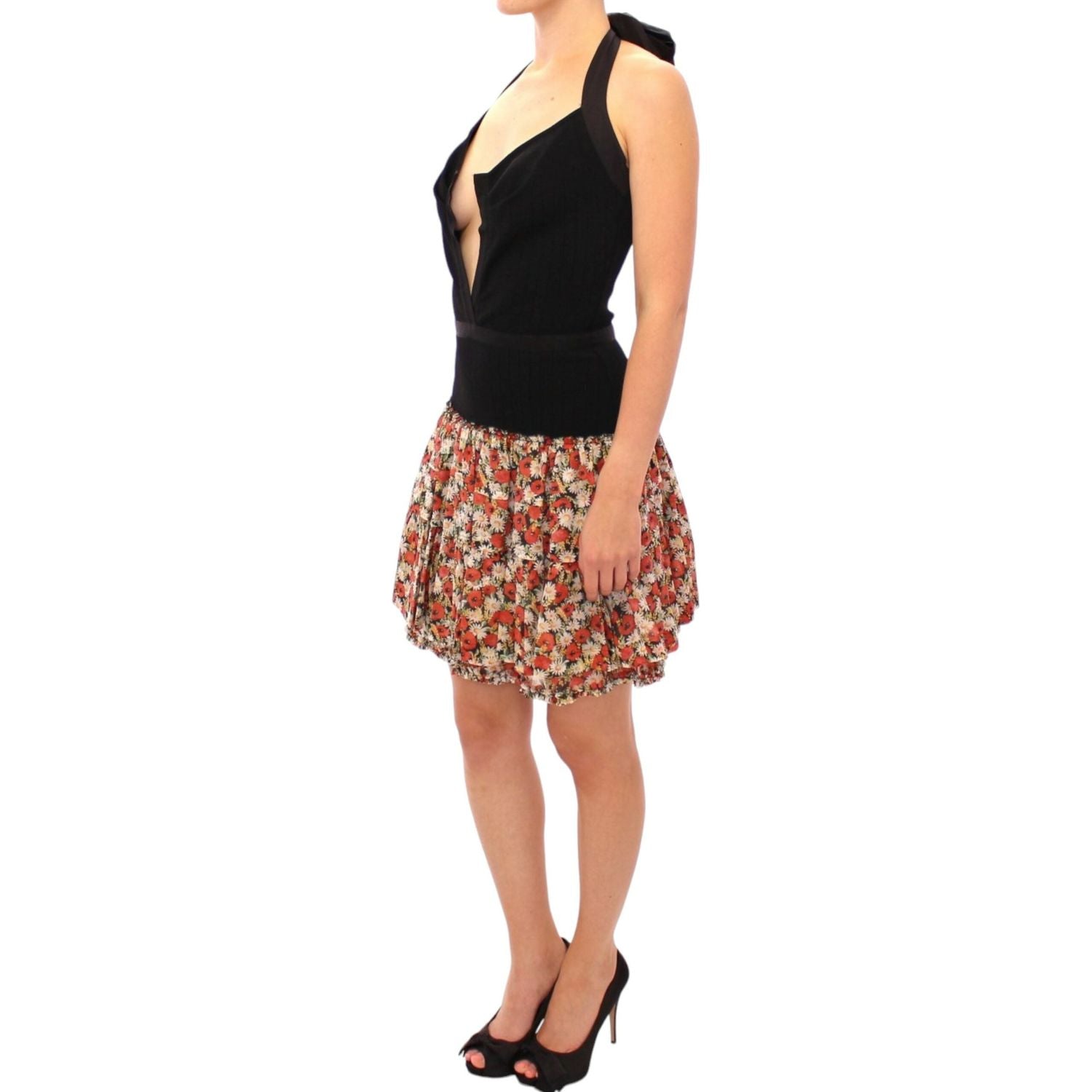 فستان دولتشي آند غابانا الأنيق ذو الياقة المدورة والمزين بالزهور