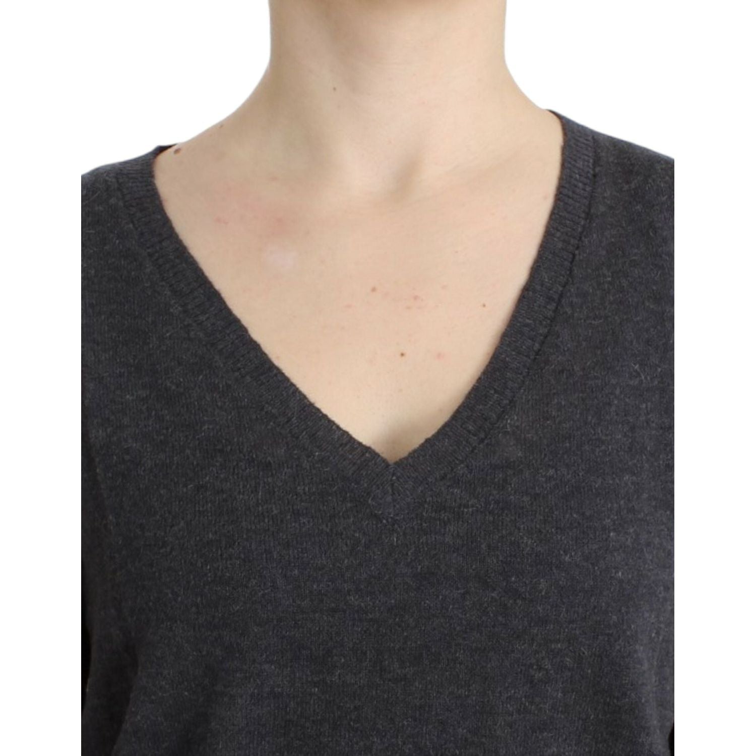 سترة قصيرة الأكمام من مزيج الألبكة بفتحة رقبة على شكل حرف V من Costume National Chic