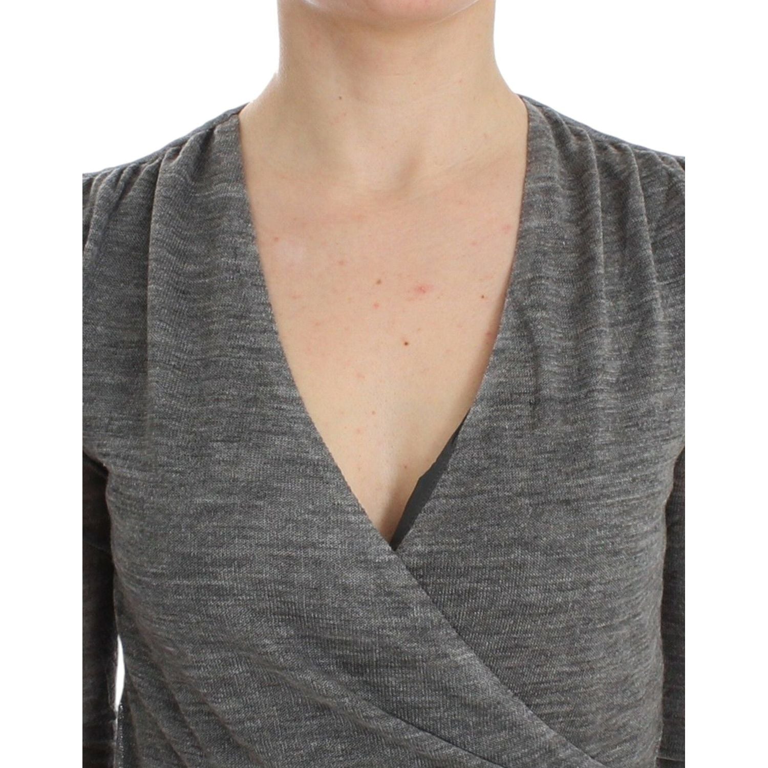 سترة Ermanno Scervino الأنيقة المصنوعة من مزيج الصوف الرمادي بفتحة رقبة على شكل حرف V