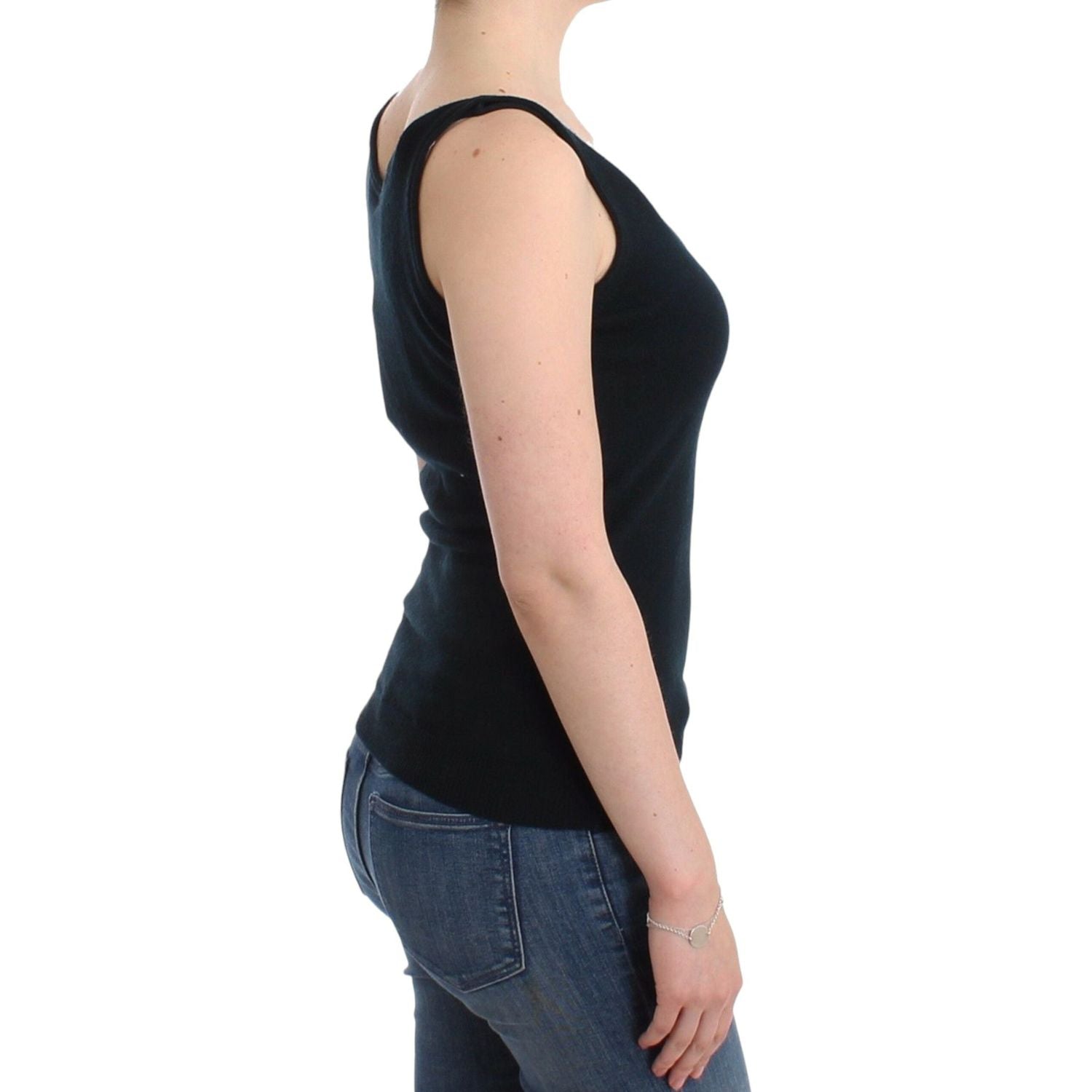 بلوزة أنيقة من الكشمير الأسود من Ermanno Scervino