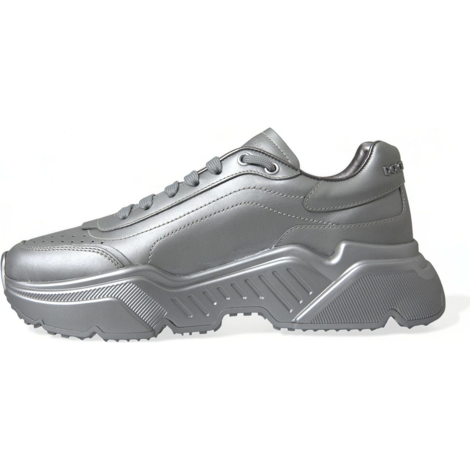 حذاء رياضي أنيق من جلد العجل باللون الفضي من دولتشي آند غابانا