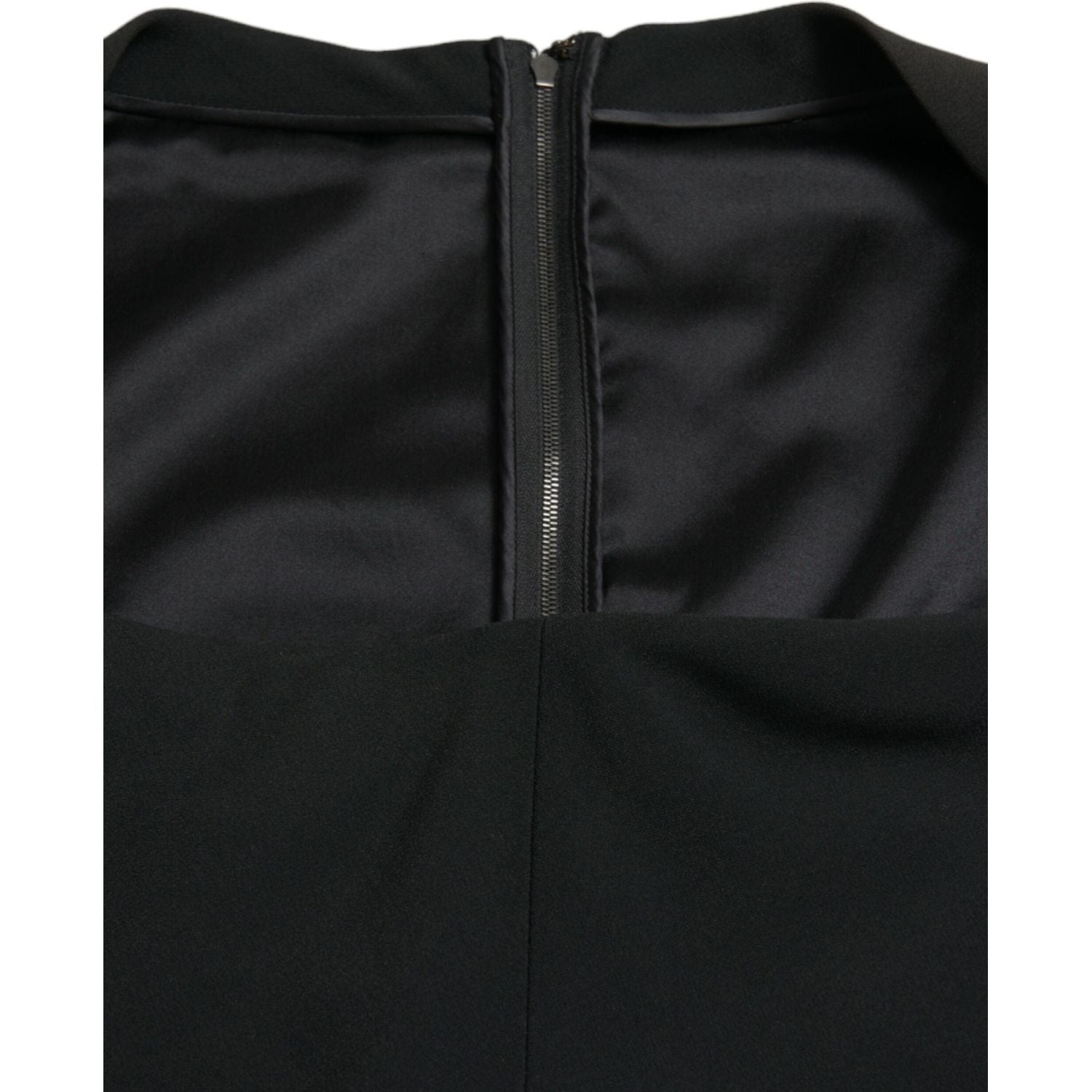 فستان دولتشي آند غابانا الأنيق من قماش كادي الميدي باللون الأسود