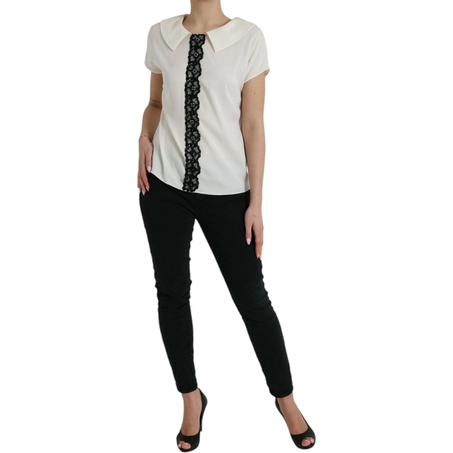 بلوزة دولتشي آند غابانا الأنيقة المصنوعة من الحرير ذات الحواف الدانتيل باللون الأبيض العاجي