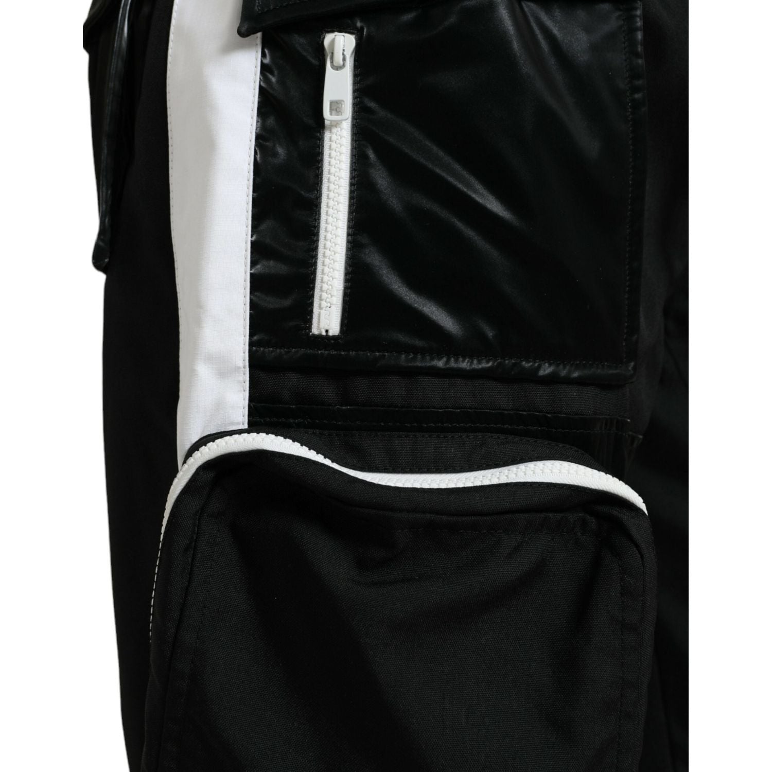 Front view with bag zipped and handles upright.