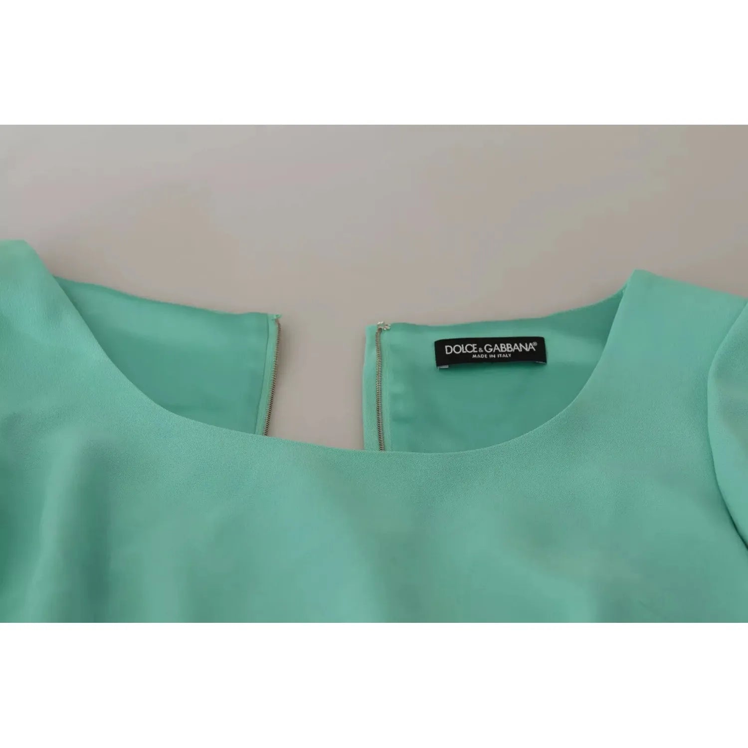 فستان دولتشي آند غابانا متوسط ​​الطول بفتحة رقبة مربعة وأخضر نعناعي