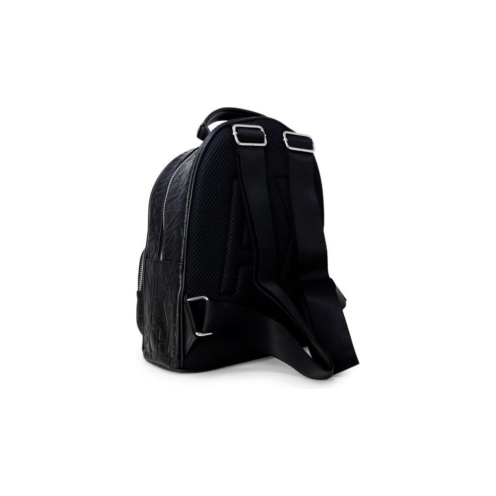 Front view with bag zipped and handles upright.