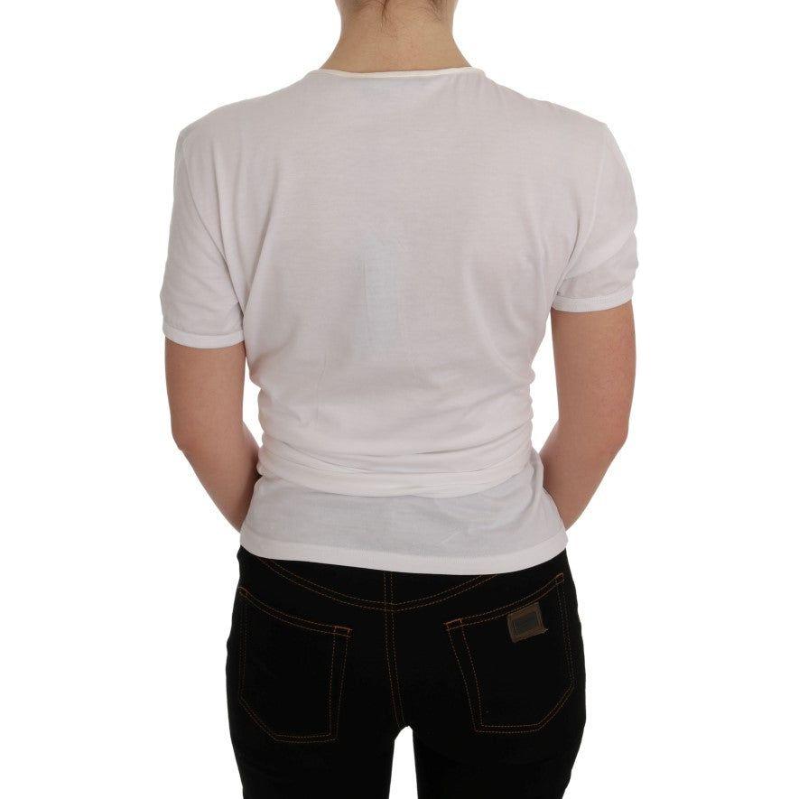 بلوزة دولتشي آند غابانا الأنيقة باللون الأبيض مع لمسات من الكريستال