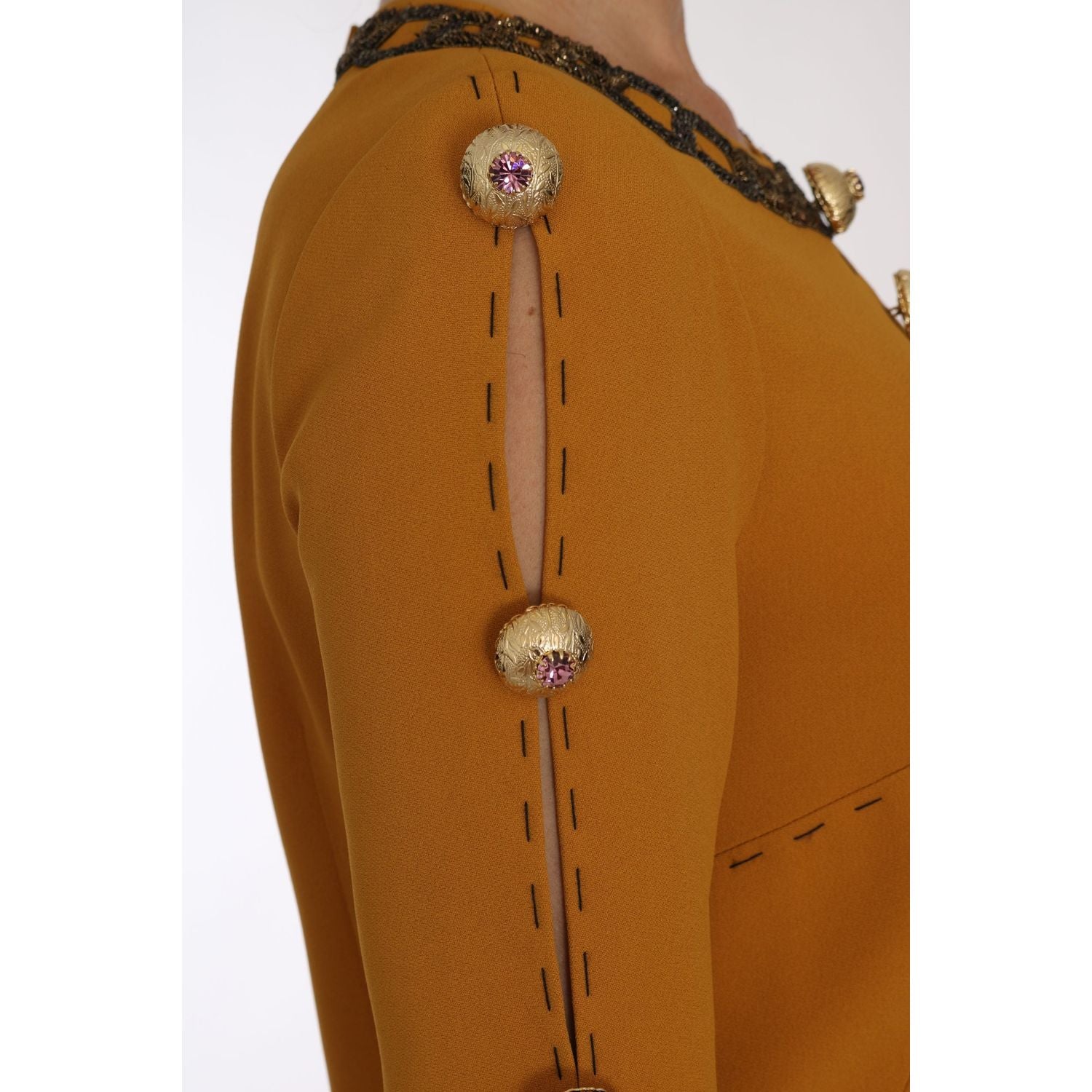 فستان قصير مزين بالكريستال من دولتشي آند غابانا - سحر فاخر